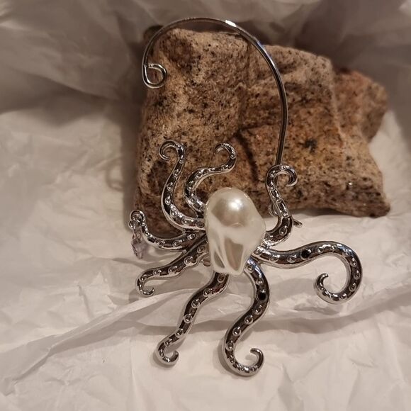 New ZARA Silver Octopus Baroque Pearl Ear Cuff Earring - Picture 3 of 8
